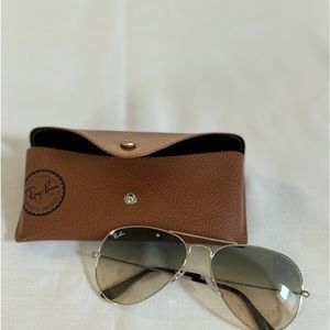 NWOT RAY-BAN Aviator Sunglasses - RB3025